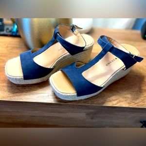 Lucky Brand navy sandals size 8M